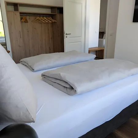 Winzervilla Kammerhof - 3x Stilvolle & Geraeumige Fewos Mit Moselblick, 2-12 Gaeste Buchbar, Direkt Am Moselradweg *